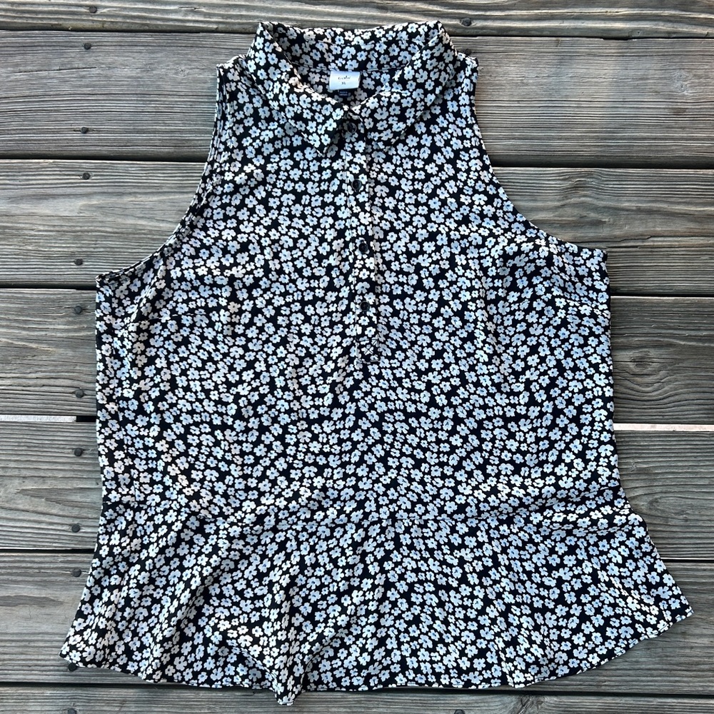 CAbi Befriend Top Black White Floral Size XL Button Up Flowy Feminine Peplum